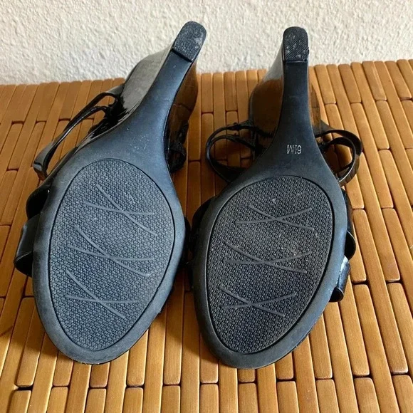 IMPO Patent Leather Mules with lovely silver accent! Size 6 1/2 M with 3" Heels - Picture 4 of 8